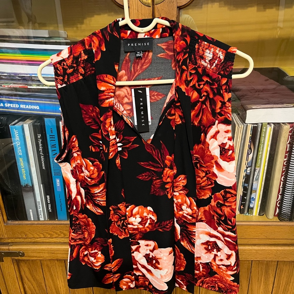 Premise Sleeveless black/ red floral  bow tie top . NWT. Size M